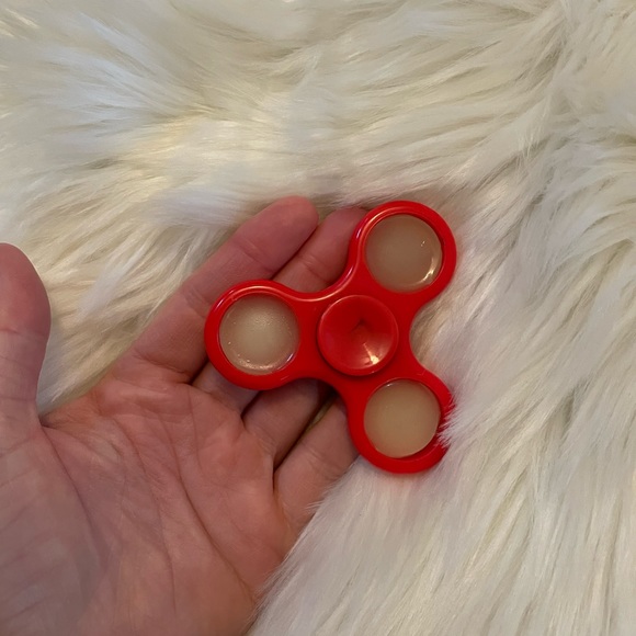 2 Handspinners - 1 Red emoji glow in the dark & 1 blue glow in the dark - Picture 6 of 9